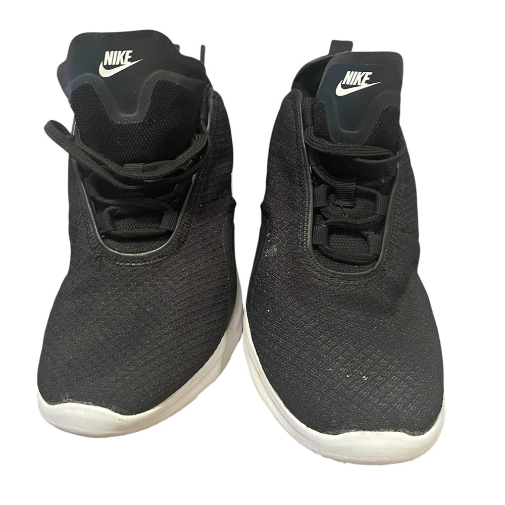 SOLD; Nike Air Max Motion 2 Sneakers Black/White Women’s Size 8 - Picture 2 of 7